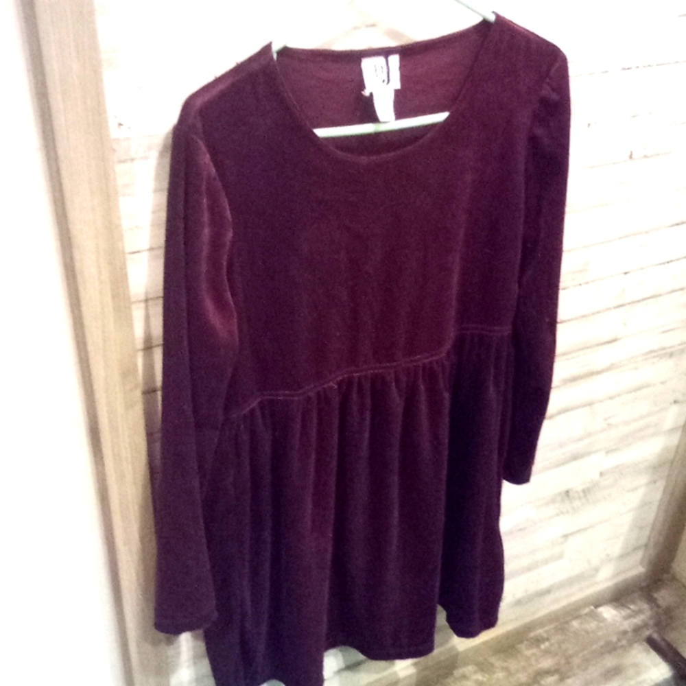 DJ International women's velvet dress.     Box 271.     4/23